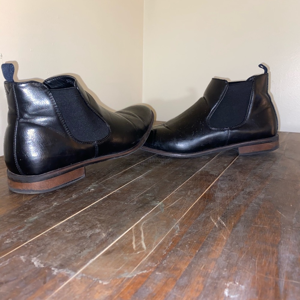 Men's Chelsea black size 10 dress shoe